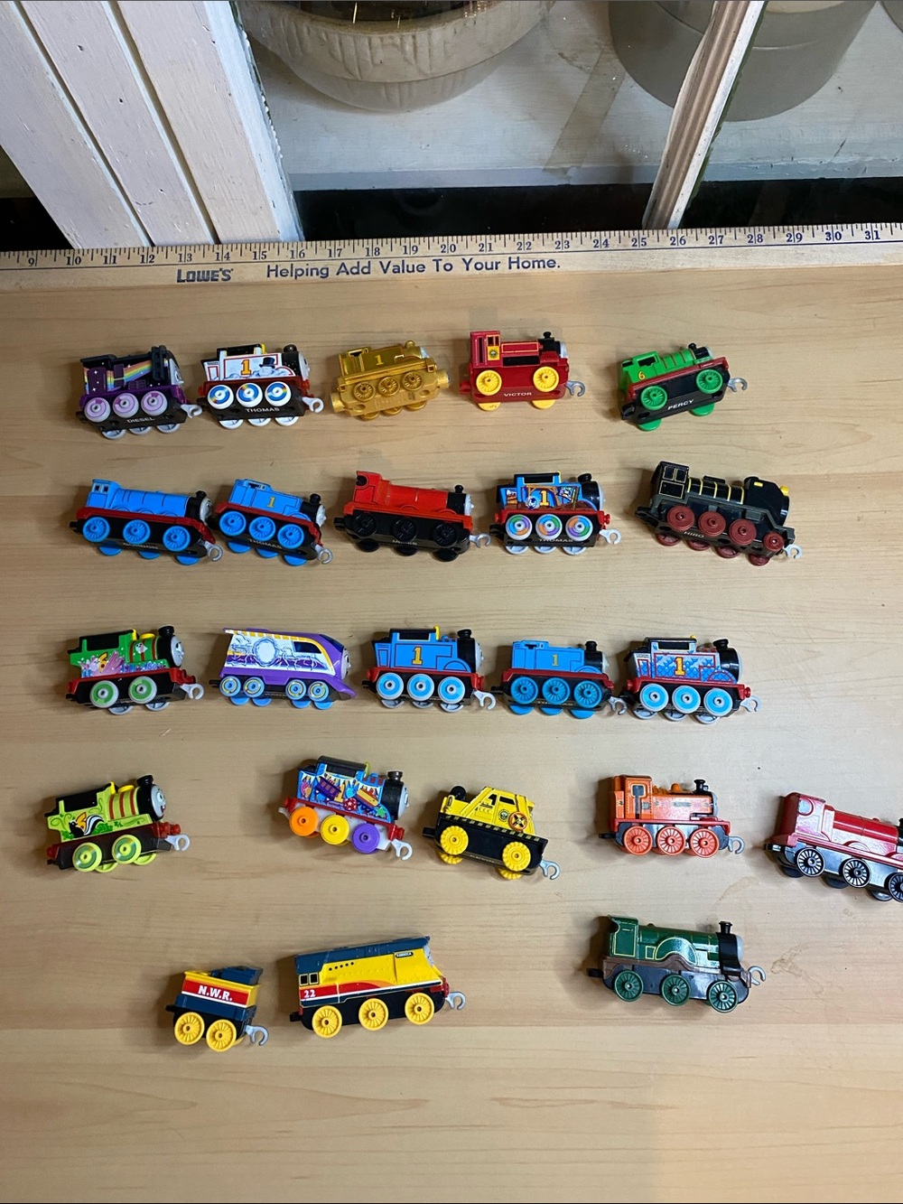 Lot vandal of 22 Thomas the Tank Engine cars various diecast